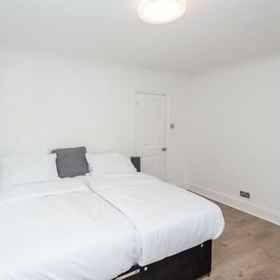 Primary image 1 3br-sleeps7-garden-parking, Mount Bures Hotels