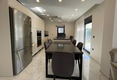 其他 6 Inviting 4-bed Villa Lina With lux Pool