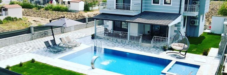 其他 Inviting 4-bed Villa Lina With lux Pool