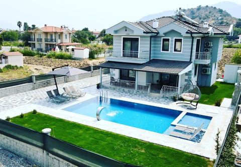 其他 Inviting 4-bed Villa Lina With lux Pool