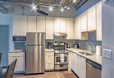 Others 3 Midtown 1br Fully Furnished Apartment - Great Location! 1 Bedroom Apts by RedAwning