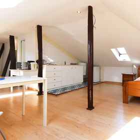 Bilik 1 Sunny Attict Loft by Homing, โรงแรม & ที่พัก Hospital Santa Cruz