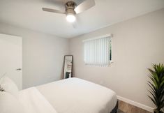 Others 4 Modern 1BR Near UT Hyde Park Evonify