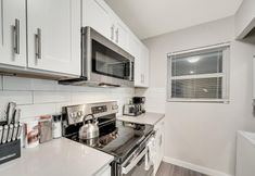 Others 6 Modern 2BR Near UT Hyde Park Evonify