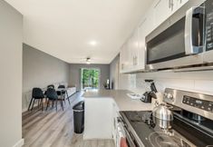 Others 2 Modern 2BR Near UT Hyde Park Evonify