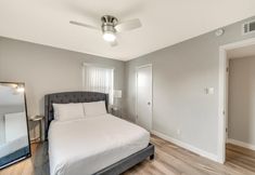 Others 5 Modern 2BR Near UT Hyde Park Evonify
