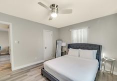Others 4 Modern 2BR Near UT Hyde Park Evonify