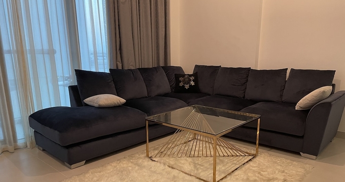 อื่นๆ Luxurious and Spacious One-bedroom Apartment in the Heart of Dubai