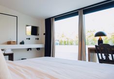 Others 6 To Be Social House