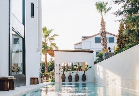 Others To Be Social House