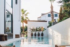 Others To Be Social House