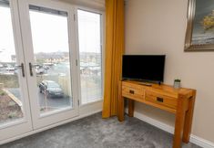 Others 6 Market Lounge