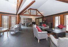 Others 5 Charming 20-bed Self Contained Dwelling in Hook