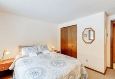 기타 4 33sw - Wifi - Fireplace - Amenities - Sleeps 4 1 Bedroom Home by RedAwning