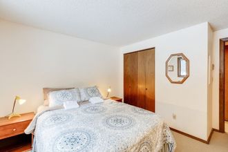 기타 4 33sw - Wifi - Fireplace - Amenities - Sleeps 4 1 Bedroom Home by RedAwning