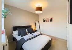 Others 3 Stunning 4 Bed House With Cinema Room & Parking