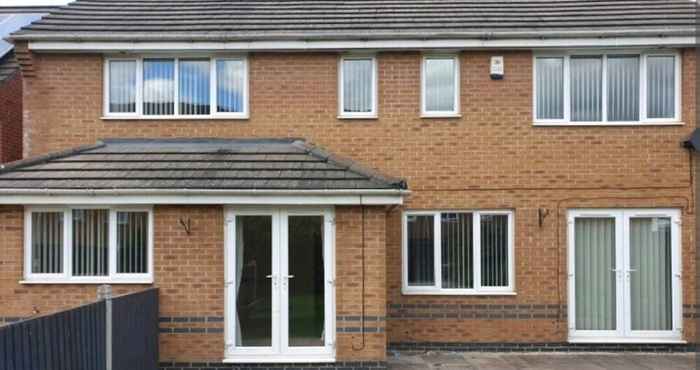 Others Stunning 4-bed House in Walsall