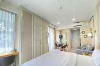 Lainnya Modern Studio Room With Jacuzzi At Art Deco Apartment