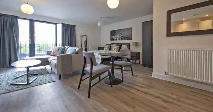 Others Seven Living Ashford - Luxury Studio Apartment