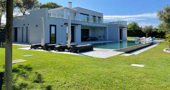 Others Fantastic Villa With Private Pool - Luxury Holidays on Private Island Albarella