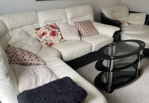 Others Captivating 2-bed House in Wolverhampton