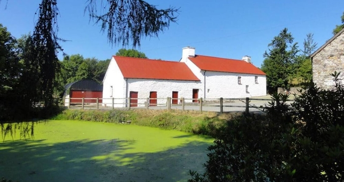 Lain-lain Beautiful Grade 2 Welsh Longhouse With Rural Views