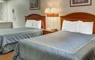 Lainnya 4 Merrimac Inn & Suites