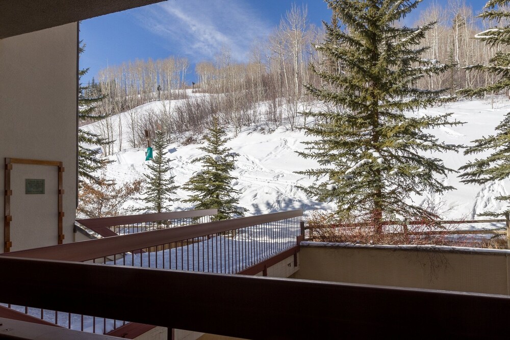 Lainnya 6 Strawberry Park Ski-in Ski-out Condo Close to Chairlift by Redawning