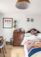 Room Gorgeous and Vibrant 3 Bedroom Apartment in London