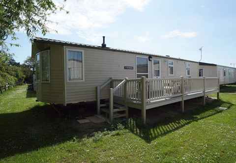 Others 2 Bedroom Caravan at Heacham Beach With Decking