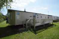 Lain-lain 2 Bedroom Caravan at Heacham Beach With Decking