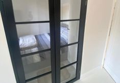 Others 2 Beautiful and Modern Apartment in North London, UK