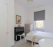 Lainnya 5 Newly Renovated 3 Bedroom Apartment in North West London