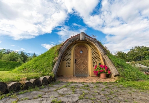 Lainnya Magical Hobbit's House