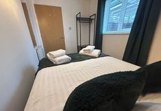 其他 7 Redwood, Retallack