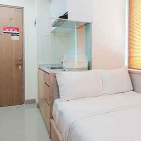Room 1 Comfort and Cozy Studio Apartment at B Residence, Kp. Bojong Desa Kemuning Hotels