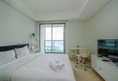 Lainnya 3 Elegant Studio with Pool and Sea View at Gold Coast Apartment