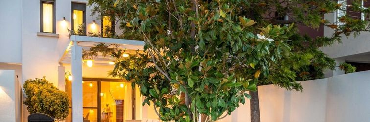 Lainnya Romantic Homely Villa Aura with Heated Pool