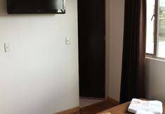 기타 2 Hotel Tesla