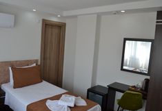 Others 7 Global 2022 Hotel