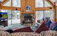อื่นๆ 5 Spacious Cabin Sleeps up to 12! - Sky High #86 3 Bedroom Home by Redawning