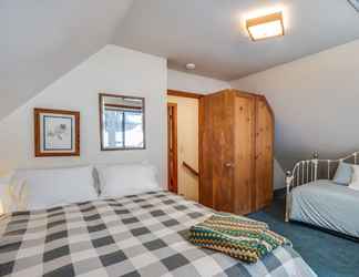 อื่นๆ 2 Spacious Cabin Sleeps up to 12! - Sky High #86 3 Bedroom Home by Redawning