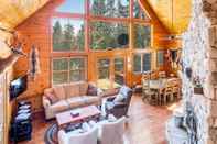 Others Custom Built Cabin, Sleeps 8! - Sky High #33 3 Bedroom Home by RedAwning