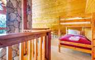 อื่นๆ 5 Custom Built Cabin, Sleeps 8! - Sky High #33 3 Bedroom Home by RedAwning