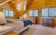 Others 2 Custom Built Cabin, Sleeps 8! - Sky High #33 3 Bedroom Home by RedAwning