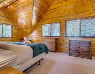 Others 2 Custom Built Cabin, Sleeps 8! - Sky High #33 3 Bedroom Home by RedAwning