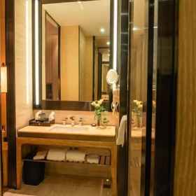 Room 1 Garden Hotel, Yuri Hotels