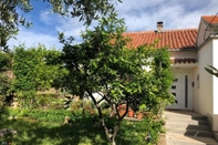 Others Schone Ferienwohnung mit Terrasse, Roses