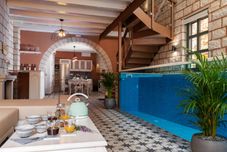 Others Estia Luxury Living