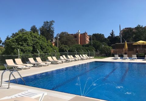 Others Dream Town Hotel & Restaurant